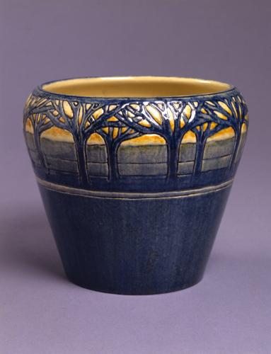 Vase with design of China Ball Trees