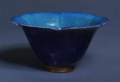 Lotus form bowl