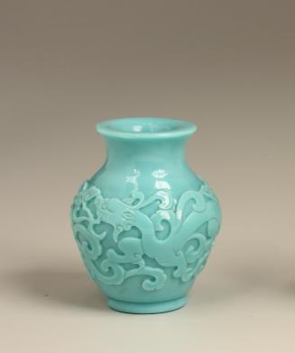 Green Vase with Carved Dragon and Lingzhi Motifs