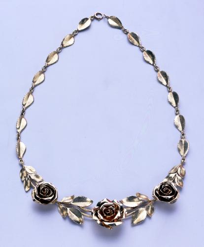 Necklace of rose blossoms and leaves