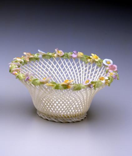 Basket with floral rim