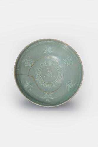 Celadon Bowl with Inlaid Pomegranate and Stamped Chrysanthemum Branch Designs