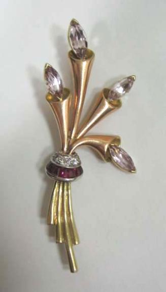 Bouquet brooch